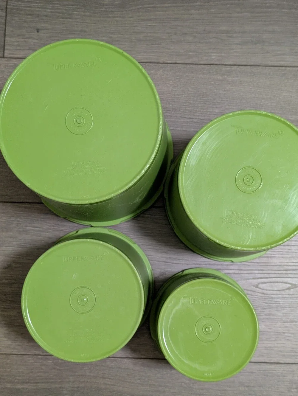 EUC•Vintage Tupperware Durable Servalier Lime Green Canister 4 Piece Set 🍋‍🟩